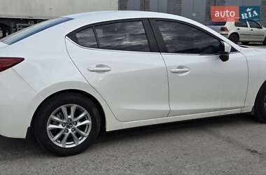 Седан Mazda 3 2017 в Каневе