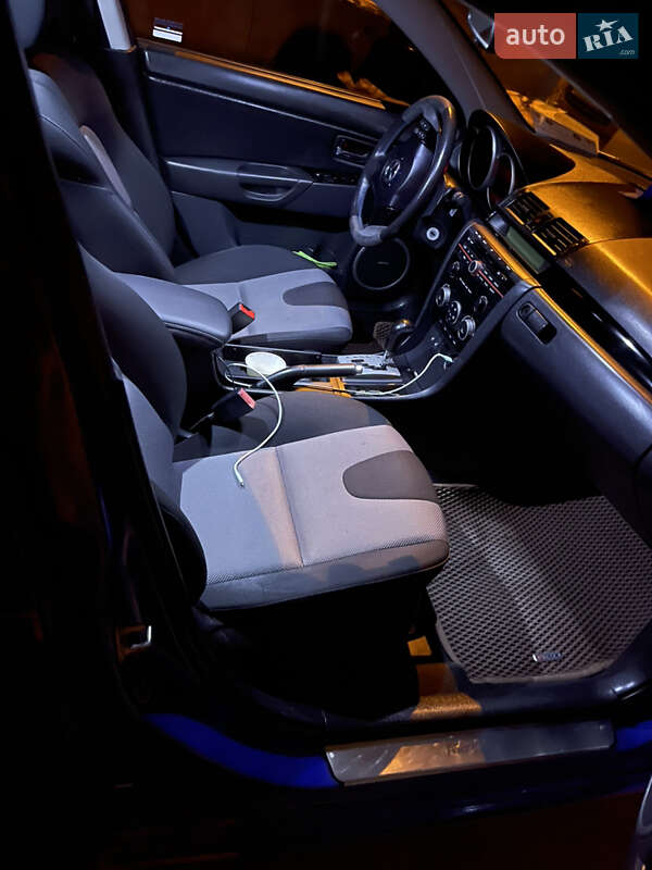 Хэтчбек Mazda 3 2003 в Киеве