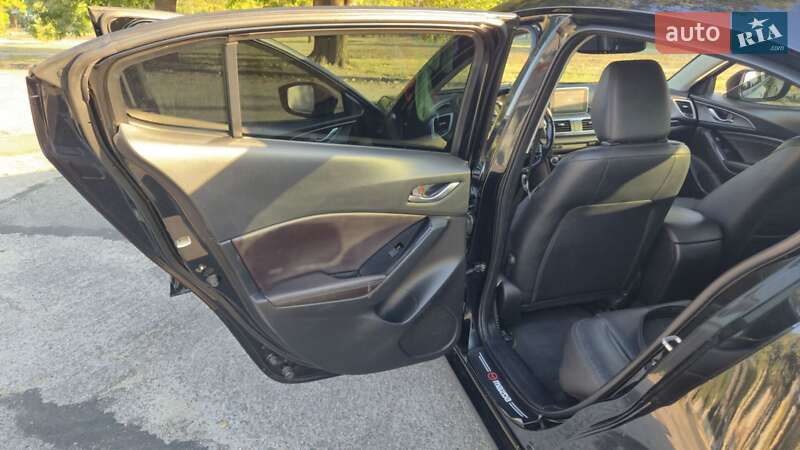 Седан Mazda 3 2017 в Запорожье