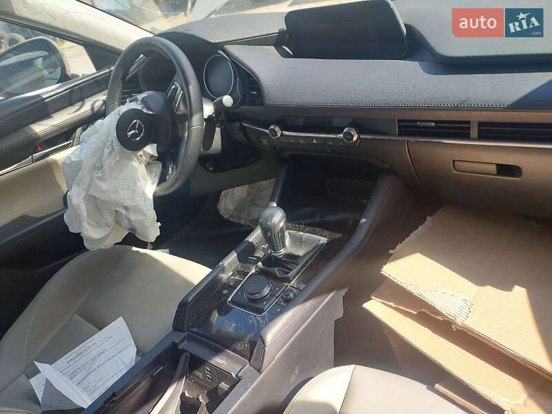 Седан Mazda 3 2023 в Харькове