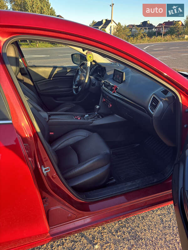 Седан Mazda 3 2018 в Львове