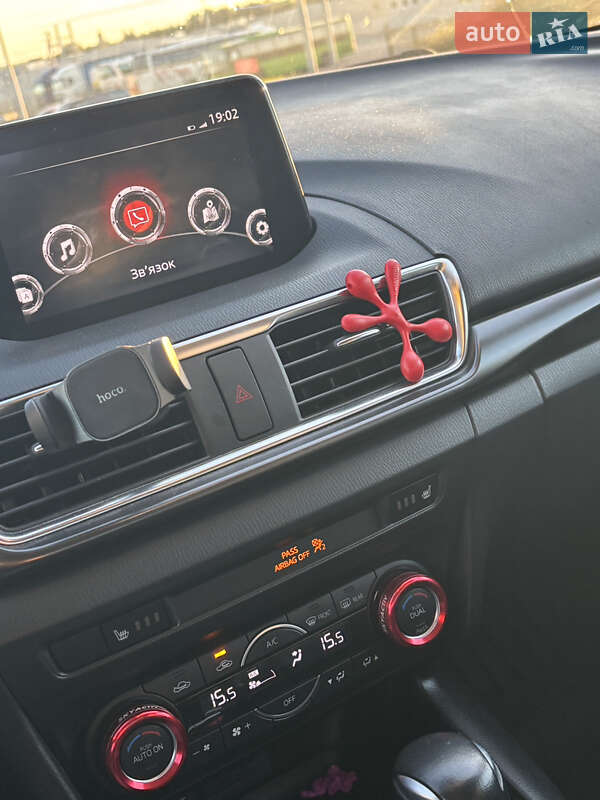 Седан Mazda 3 2018 в Львове