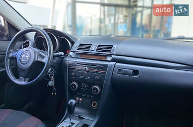 Седан Mazda 3 2004 в 