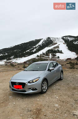 Седан Mazda 3 2017 в Ужгороде