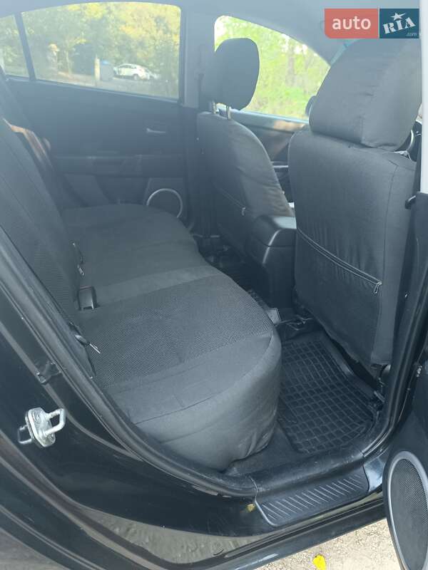Седан Mazda 3 2006 в Дніпрі