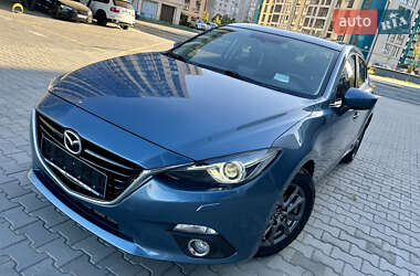 Седан Mazda 3 2015 в Черкассах