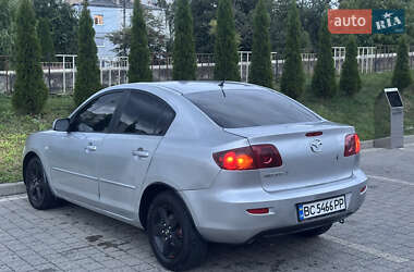 Седан Mazda 3 2004 в 