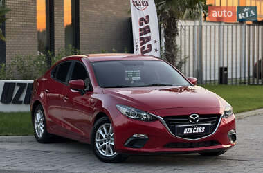 Седан Mazda 3 2015 в Ужгороді