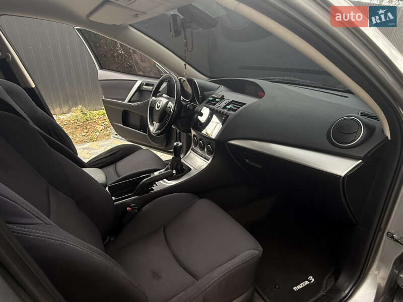 Хэтчбек Mazda 3 2010 в Надворной