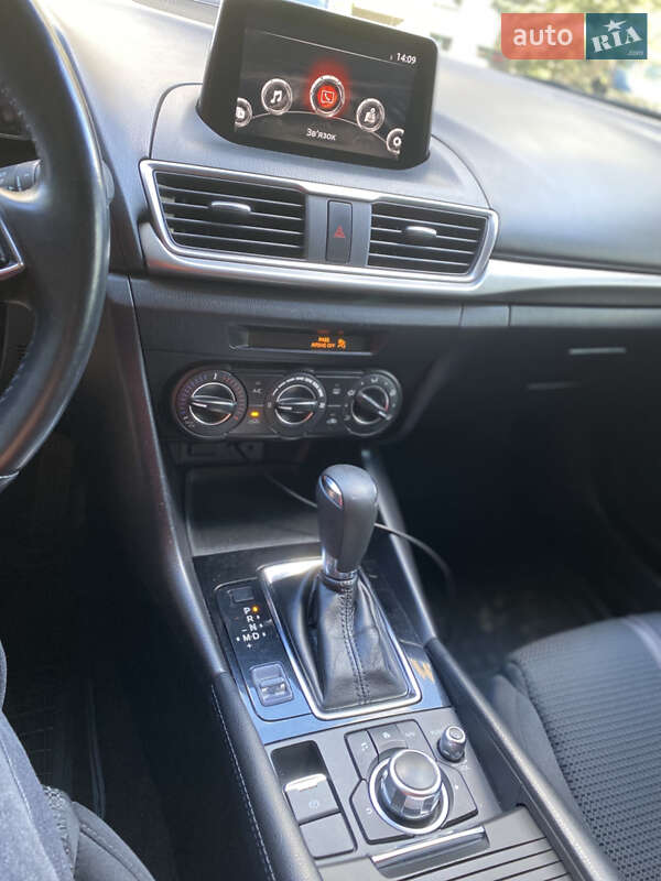 Седан Mazda 3 2017 в Киеве