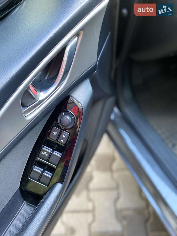 Седан Mazda 3 2017 в Киеве