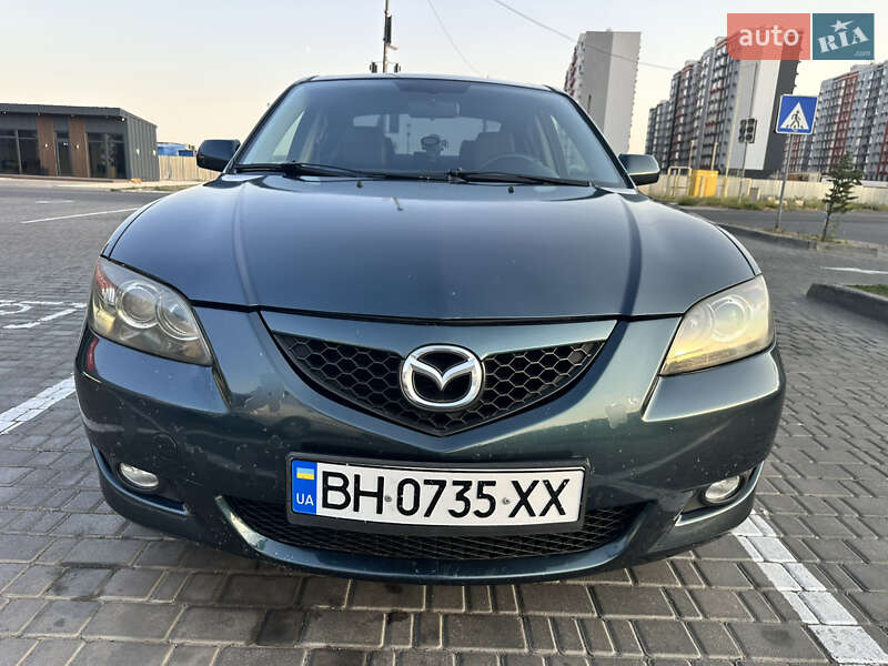 Седан Mazda 3 2004 в 