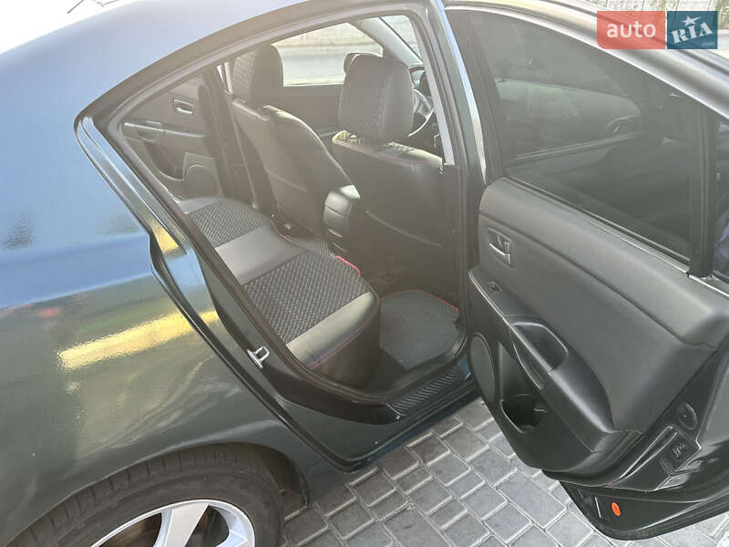 Седан Mazda 3 2004 в Одессе