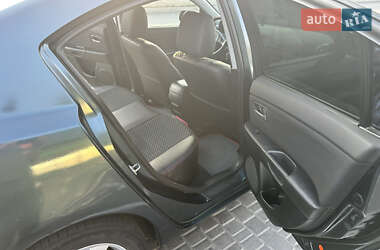 Седан Mazda 3 2004 в 