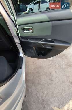 Седан Mazda 3 2005 в 