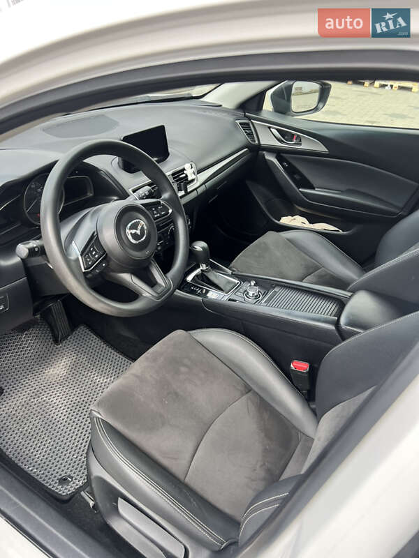 Хэтчбек Mazda 3 2017 в Львове