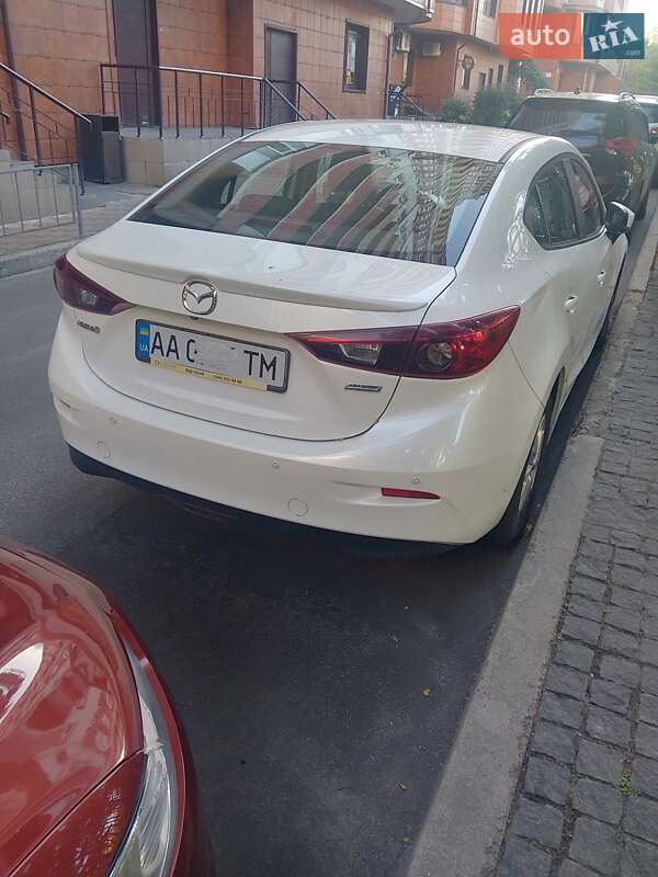 Седан Mazda 3 2018 в Киеве