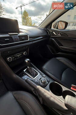 Хэтчбек Mazda 3 2015 в 