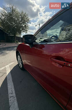 Хэтчбек Mazda 3 2015 в 