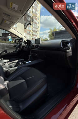 Хэтчбек Mazda 3 2015 в 