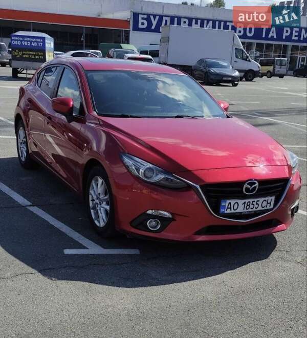 Седан Mazda 3 2016 в Ужгороде