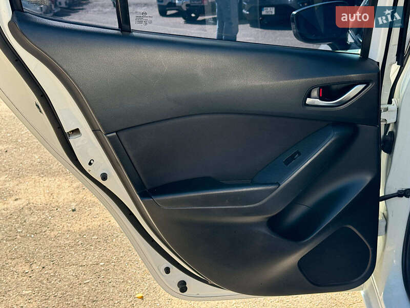 Седан Mazda 3 2014 в Виннице