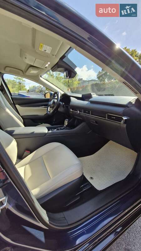 Седан Mazda 3 2019 в Днепре