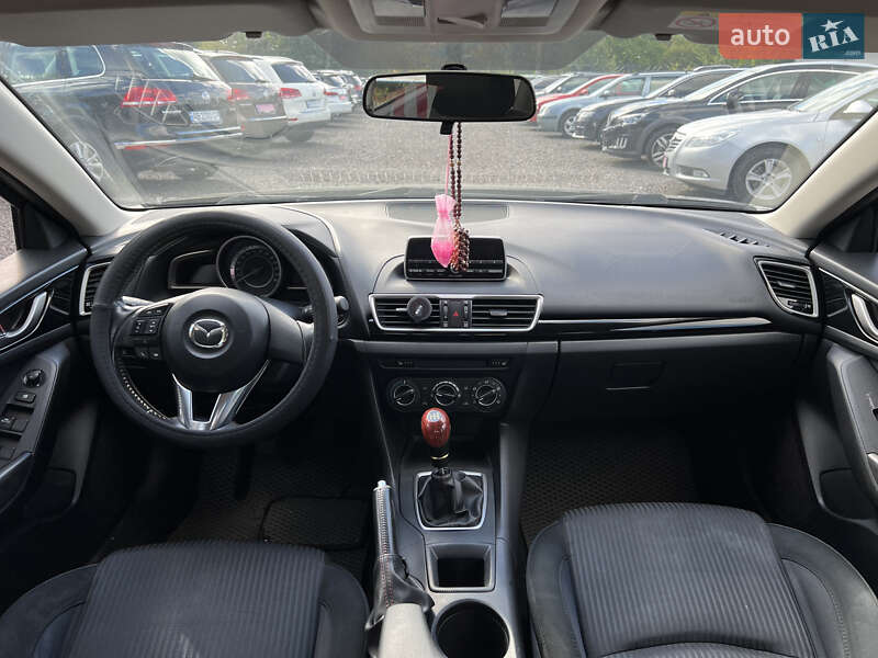 Седан Mazda 3 2016 в Черкассах