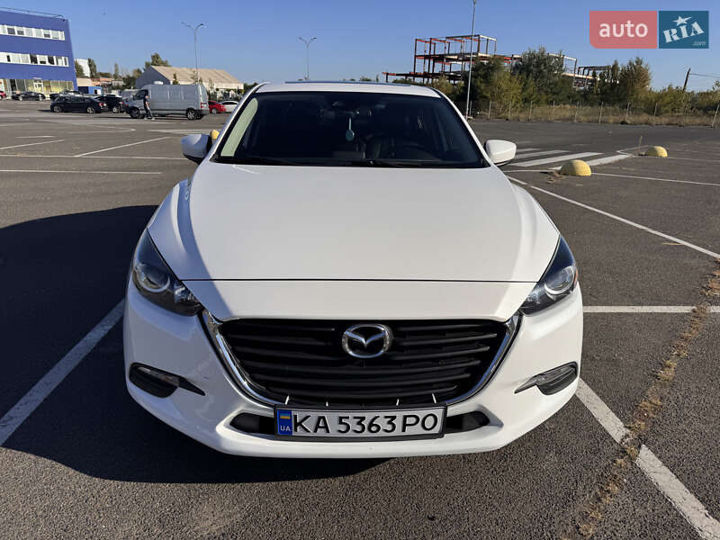 Седан Mazda 3 2017 в Киеве