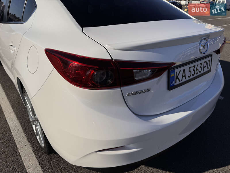Седан Mazda 3 2017 в Киеве