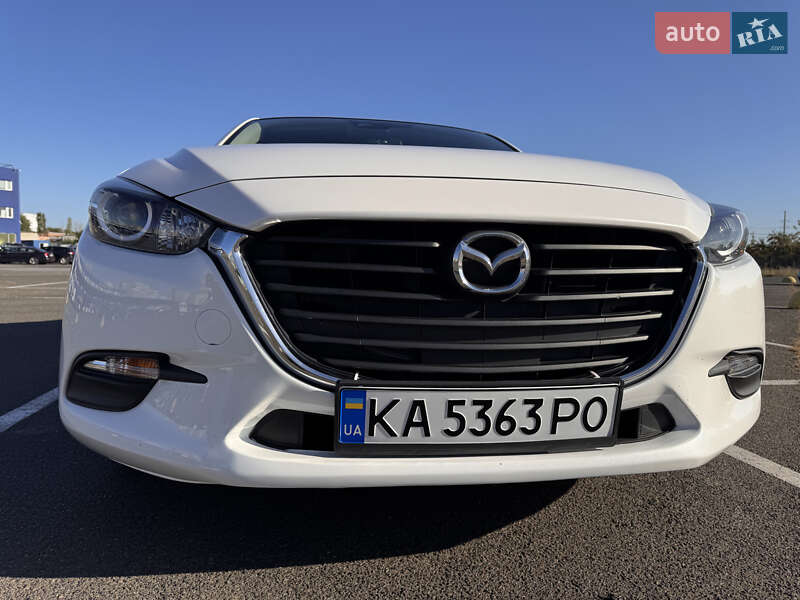 Седан Mazda 3 2017 в Киеве