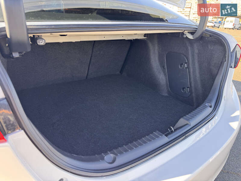 Седан Mazda 3 2017 в Киеве