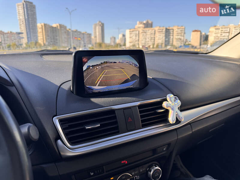Седан Mazda 3 2017 в Киеве