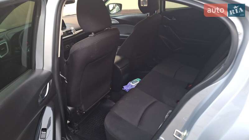 Седан Mazda 3 2016 в Днепре