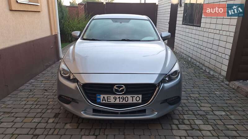 Седан Mazda 3 2016 в Днепре