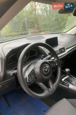 Седан Mazda 3 2017 в 