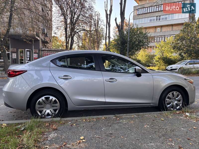 Седан Mazda 3 2016 в Киеве