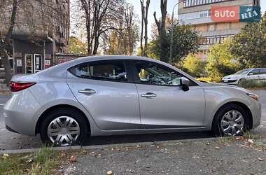 Седан Mazda 3 2016 в 