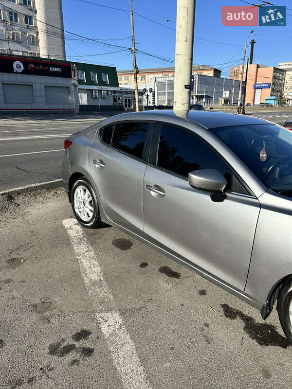 Седан Mazda 3 2014 в Днепре