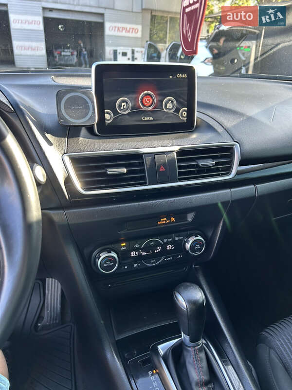 Седан Mazda 3 2014 в Днепре