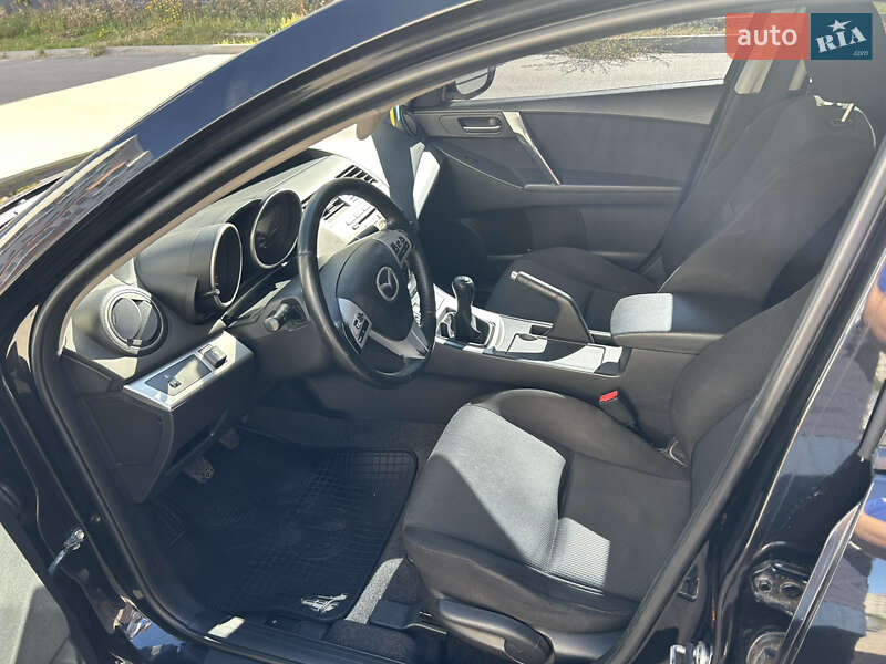 Седан Mazda 3 2011 в Харькове