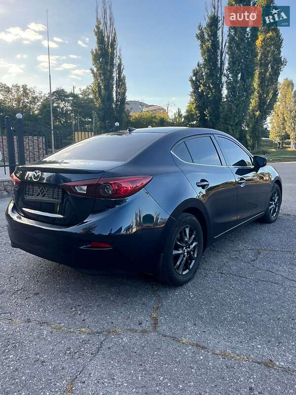 Седан Mazda 3 2015 в Кременчуге