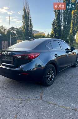 Седан Mazda 3 2015 в 