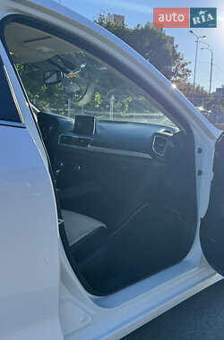 Хэтчбек Mazda 3 2015 в 