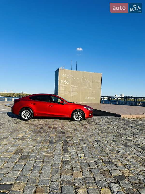 Седан Mazda 3 2016 в Киеве