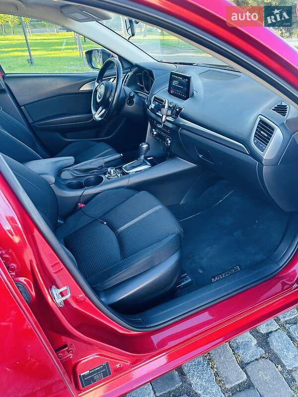 Седан Mazda 3 2016 в Киеве
