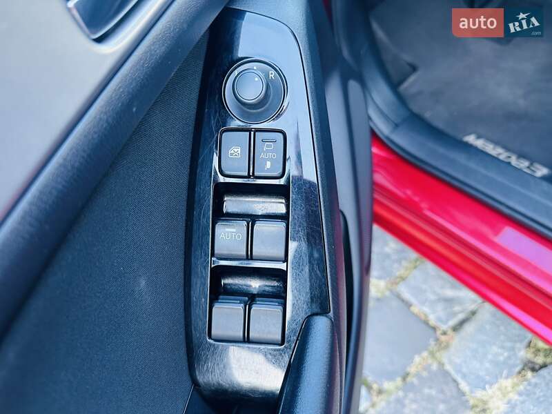 Седан Mazda 3 2016 в Киеве
