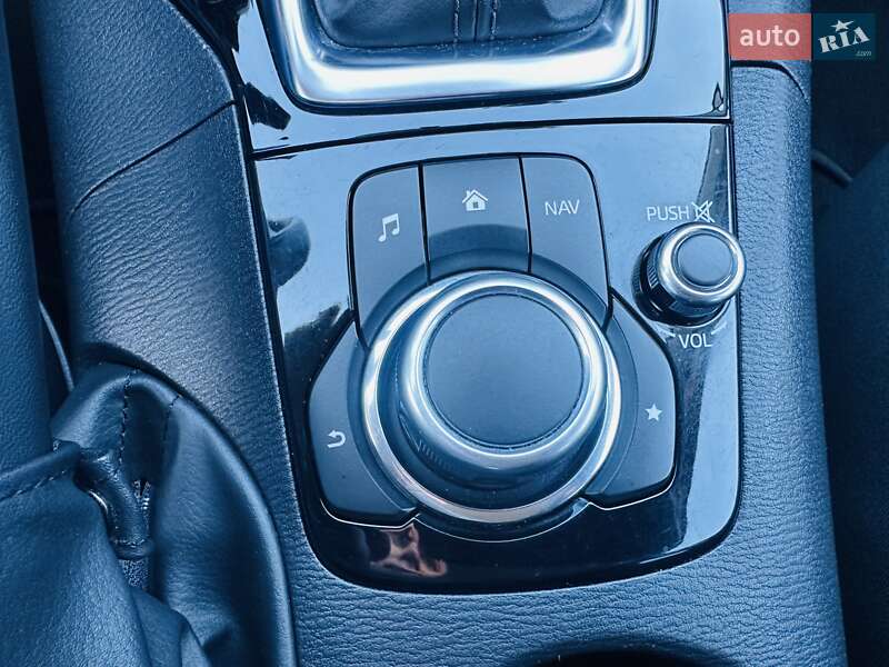 Седан Mazda 3 2016 в Киеве