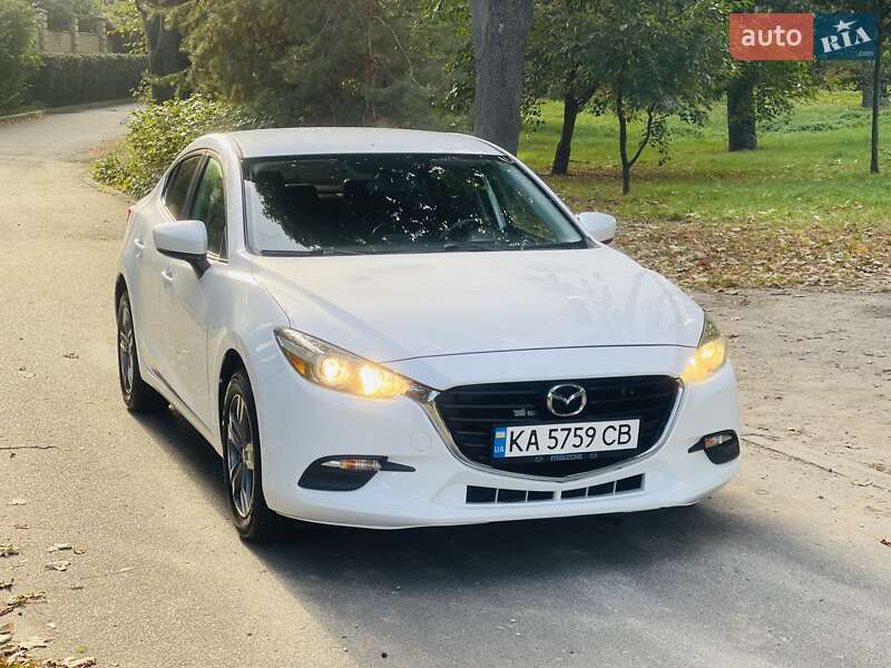 Седан Mazda 3 2017 в Киеве