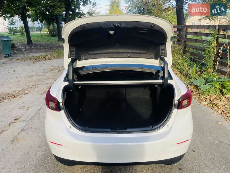 Седан Mazda 3 2017 в Киеве